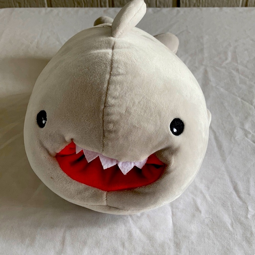 Baby shark Squishables